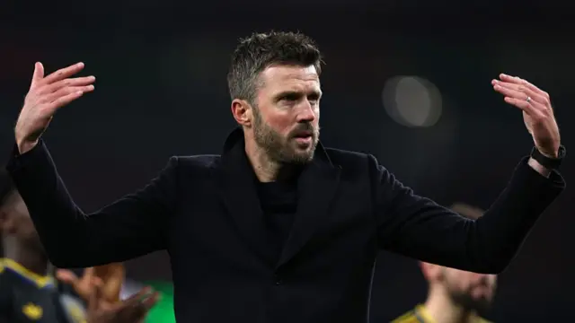 Michael Carrick celebrating winning against Arsenal