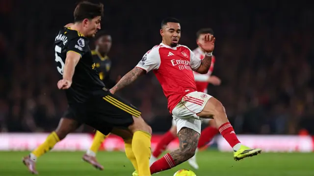 Gabriel Jesus blocking Harry Maguire