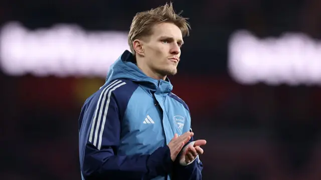martin odegaard clapping the fans after arsenals loss to Manchester united