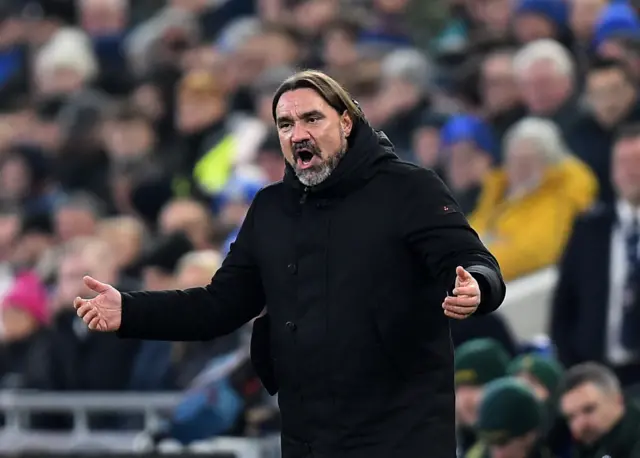 Farke waves his arms on the touchline