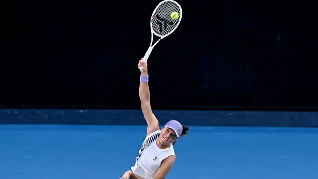 Iga Swiatek serves