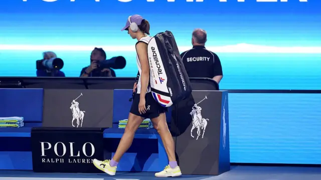 Iga Swiatek walks onto court