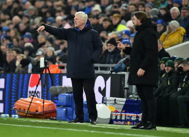Moyes issues instructions from the sideline