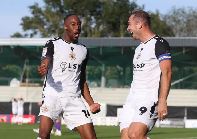 Nicke Kabamba celebrates for Bromley