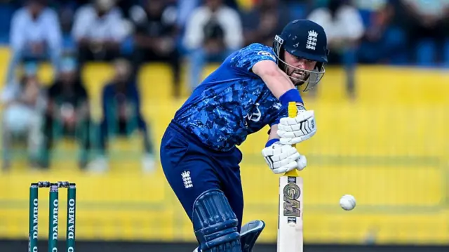 Ben Duckett batting against Sri Lanka