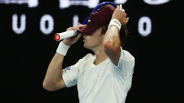 Alex De Minaur reacts