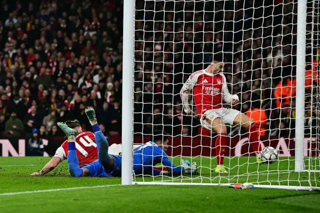 Arsenal's Brazilian midfielder #11 Gabriel Martinelli scores the team's third goa
