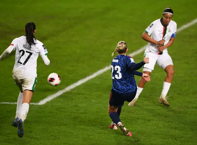 Alessia Russo scores