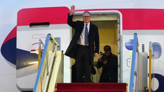 Starmer arrives in Beijing