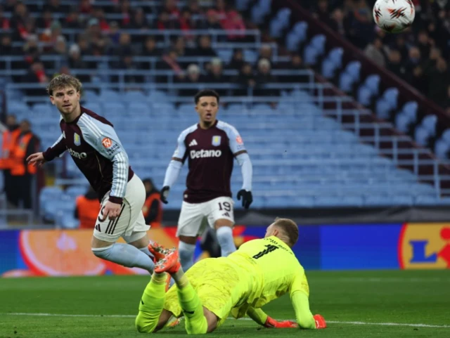 Harvey Elliott has his effort saved