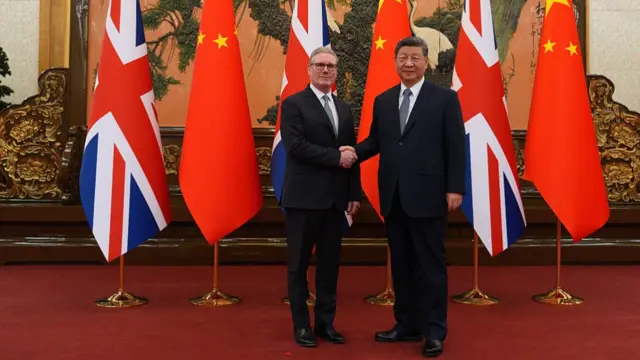 Starmer and Xi shake hands