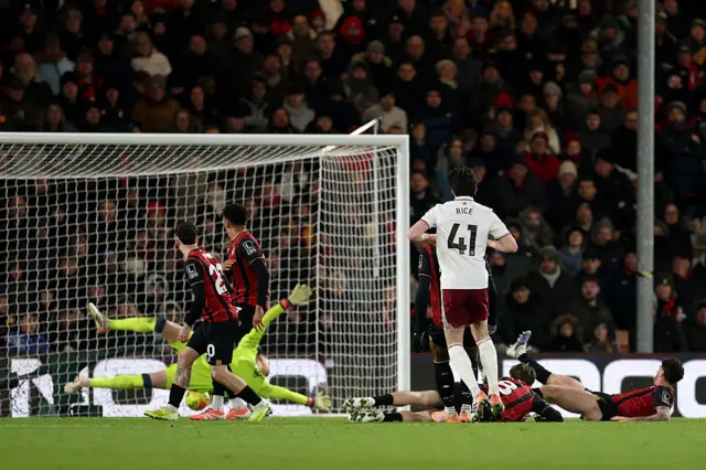 Declan Rice of Arsenal scores