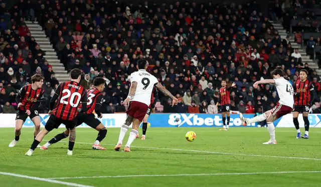 Declan Rice of Arsenal scores