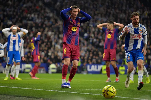 Robert Lewandowski reacts