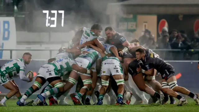 Benetton and Scarlets scrum