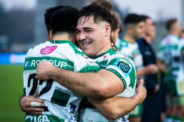 Malakai Fekitoa (L) and Bautista Bernasconi (R) of Benetton