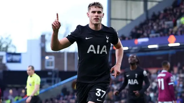 Micky van de Ven celebrates after scoring for Spurs