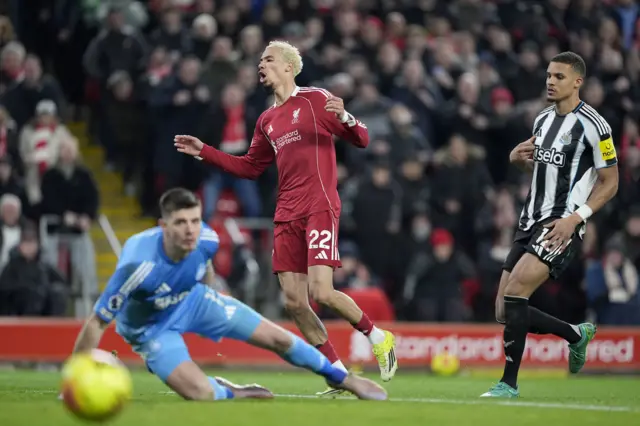 Ekitike reacts to shooting wide under pressure