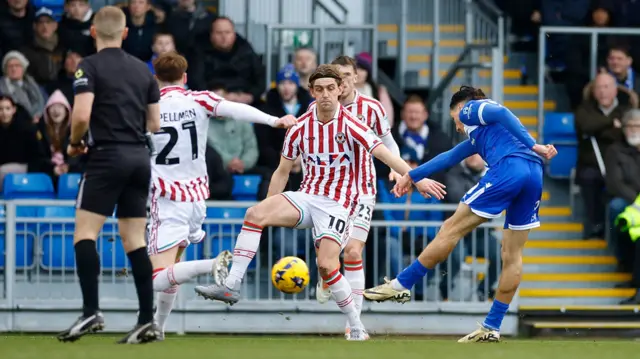 Yusuf Akhamrich scores a goal