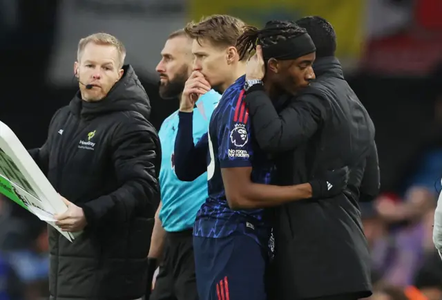 Madueke is greeted by Arteta after coming off