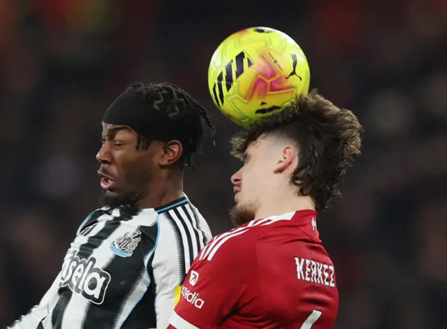 Elanga and Kerkez duel for the ball