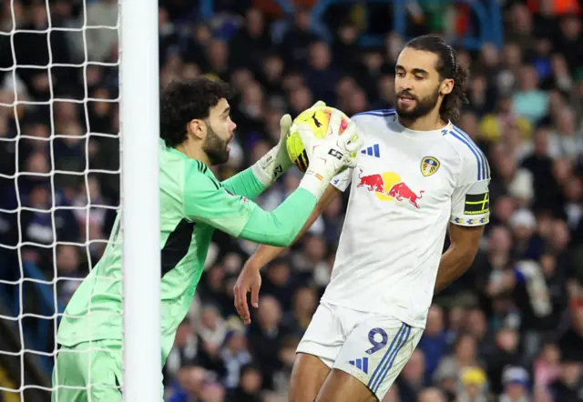Leeds United's Dominic Calvert-Lewin in action with Arsenal's David Raya