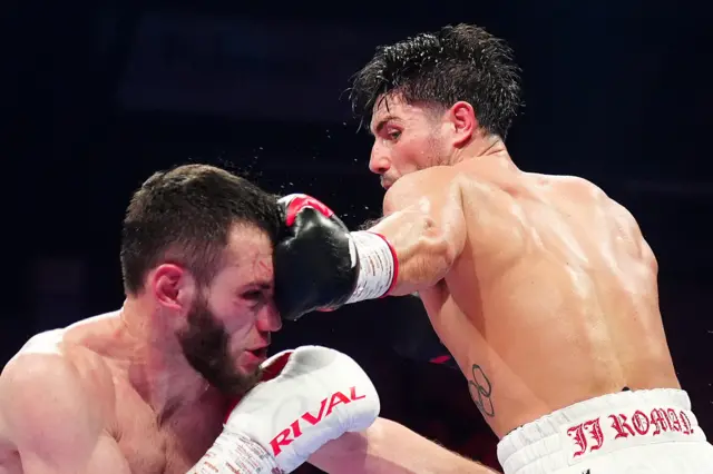 Kelly lands a punch on Murtazaliev's head
