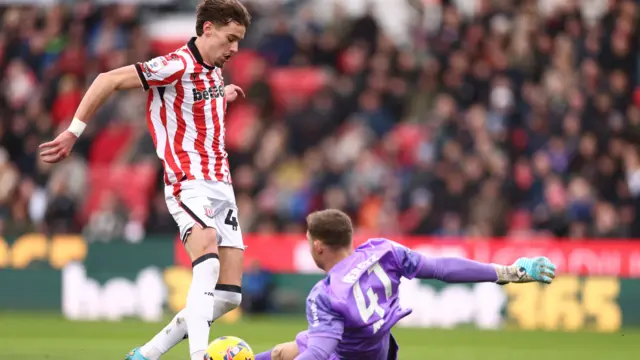 Daniel Peretz slides in to tackle Milan Smit