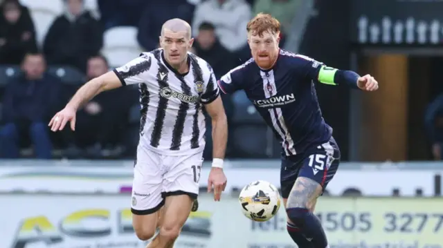 St Mirren's Alex Gogic and Dundee's Simon Murray
