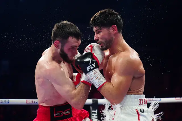 Josh Kelly (right) and Bakhram Murtazaliev during their IBF World Super Welterweight bout