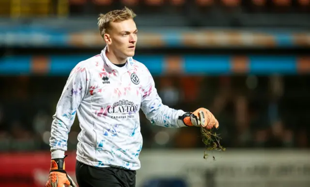 New goalkeeper Maynard-Brewer makes his United debut