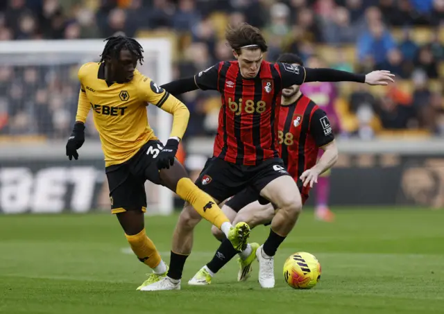 Mane challenges Scott in midfield