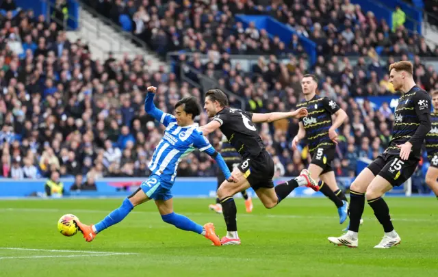 Mitoma gets free of the Everton defence but ultimately shoots wide