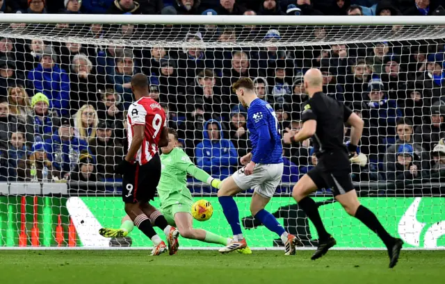 Brentford's Igor Thiago scores their third goal