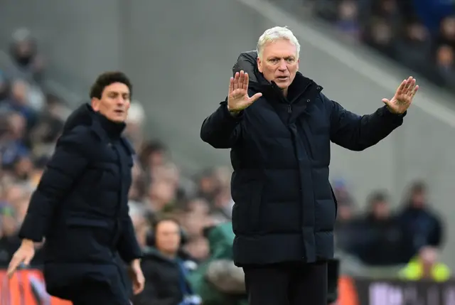 Everton manager David Moyes and Brentford manager Keith Andrews react