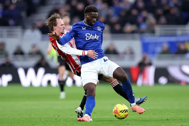 Tim Iroegbunam of Everton is challenged by Mikkel Damsgaard of Brentford