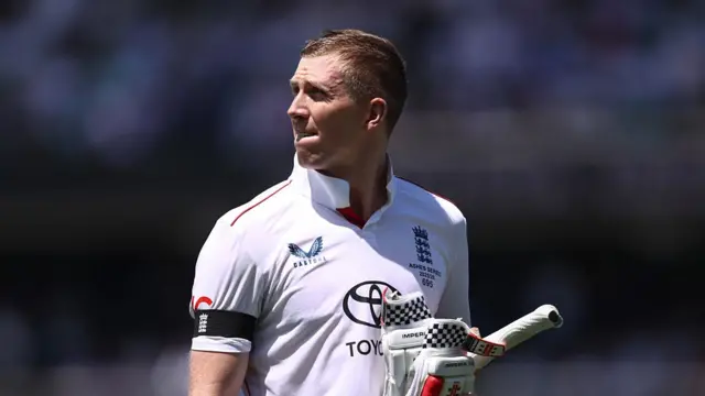 Zak Crawley of England