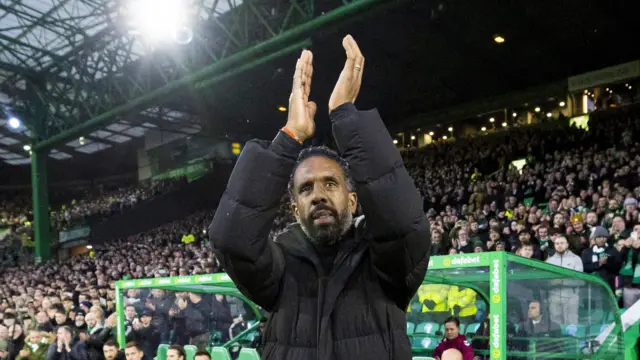 Wilfried Nancy applauds Celtic fans