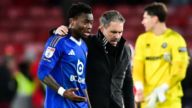 Leicester boss Marti Cifuentes puts his arm around Abdul Fatawu after the 3-1 loss at Sheffield United