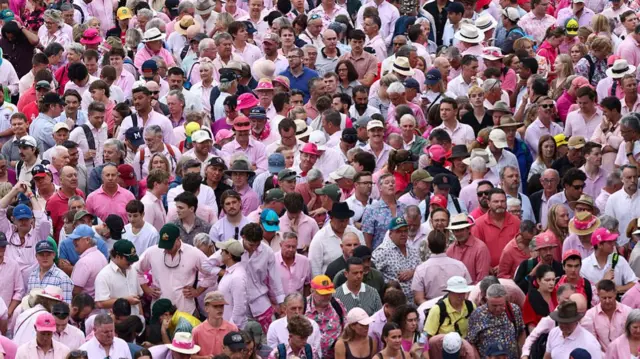 SCG crowd