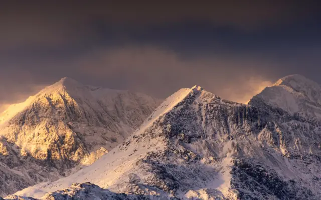 Image of the snow-covered peak of Yr Wyddfa