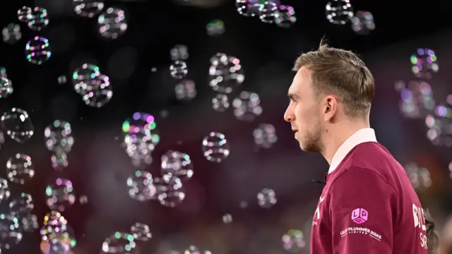 Jarrod Bowen walks out into the bubbles pre-match