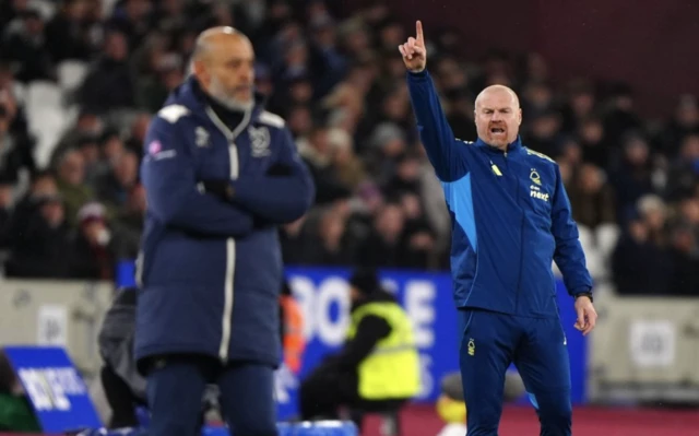 Nottingham Forest manager Sean Dyche (right) reacts as West Ham United manager Nuno Espirito Santo looks on