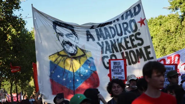 A banner with Maduro and the Venezuelan flag on, reading 'Freedom to Maduro, Yankees go home'