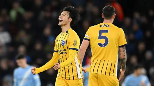 Kaoru Mitoma celebrates his goal