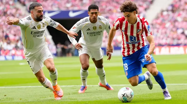 Atletico Madrid forward Julian Alvarez dribbles with the ball against Real Madrid