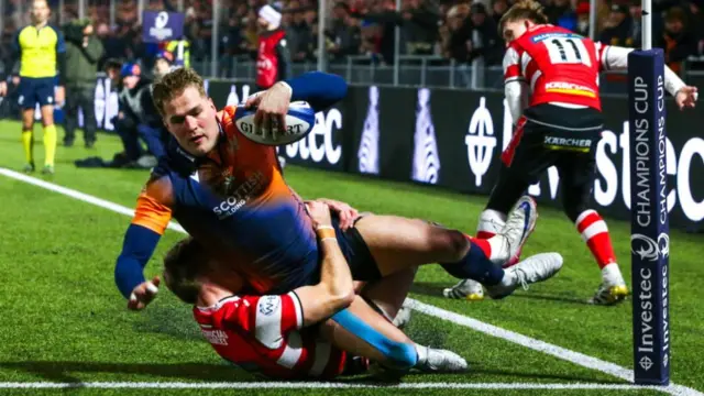 Duhan van der Merwe scores a try that is disallowed for a forward pass in the build-up