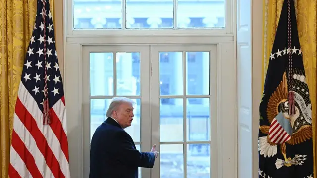 Donald Trump looks at White House construction progress