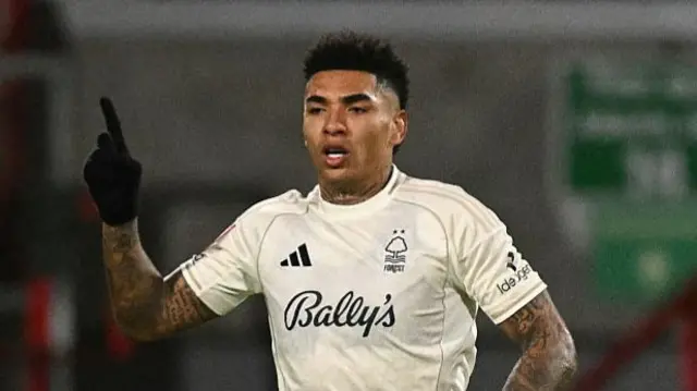 Igor Jesus celebrates his goal
