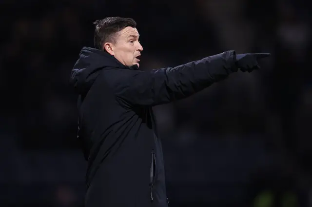 Heckingbottom directs his Preston players
